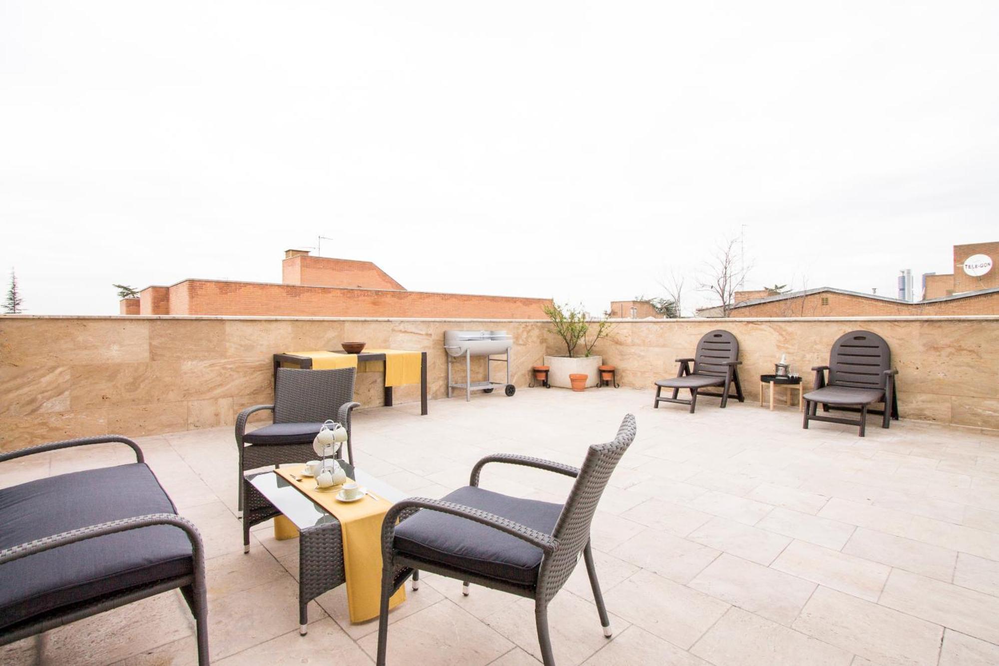 Apartamentos Villablino Arturo Soria Madrid Esterno foto